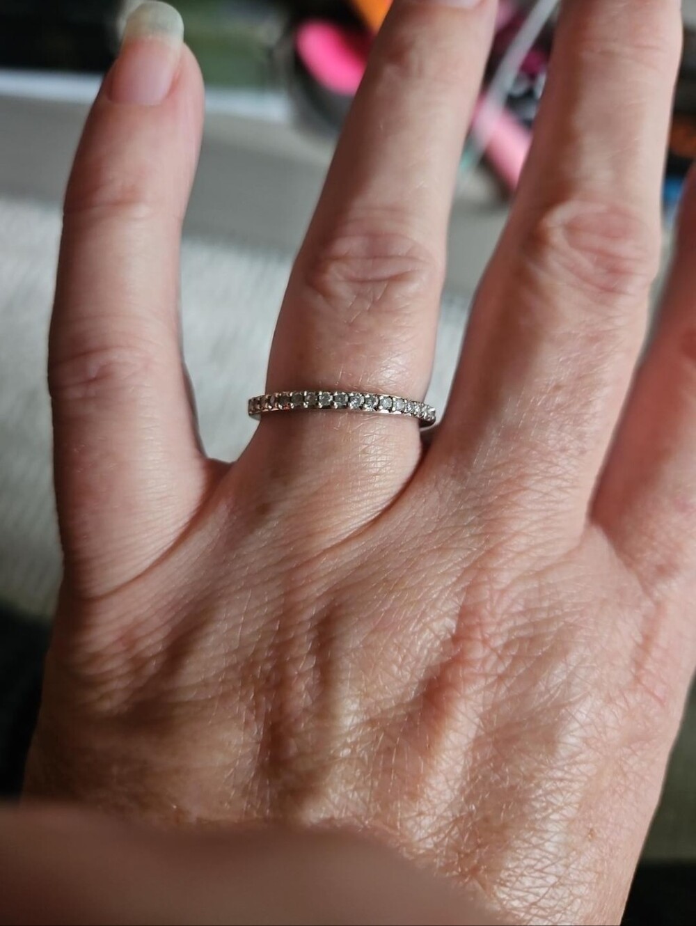 10k White Gold Diamond Eternity Band. - Picture 8 of 8
